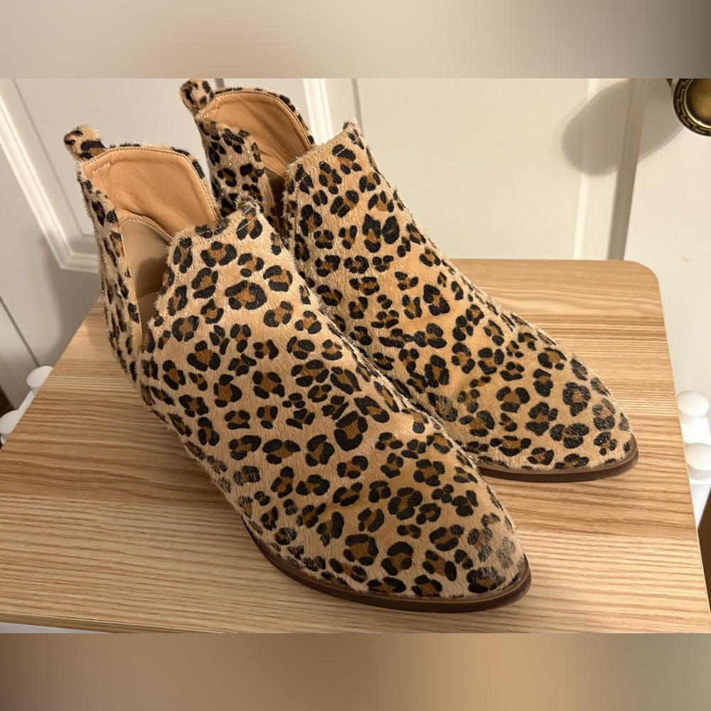 CL by Laundry Like New Cheetah Print Faux Fur Ankle Boots Sz 10